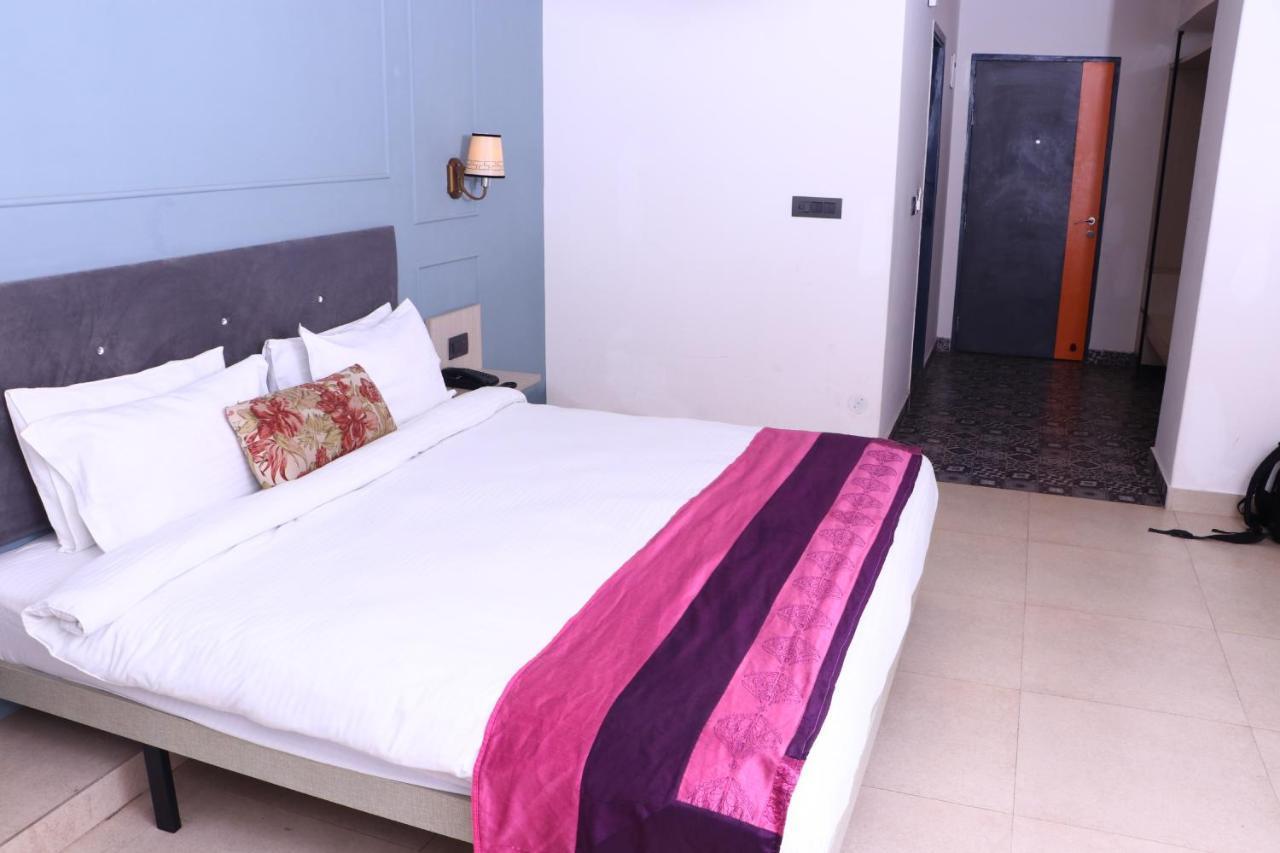 Virohaa Garden Hotel Ghaziabad Εξωτερικό φωτογραφία