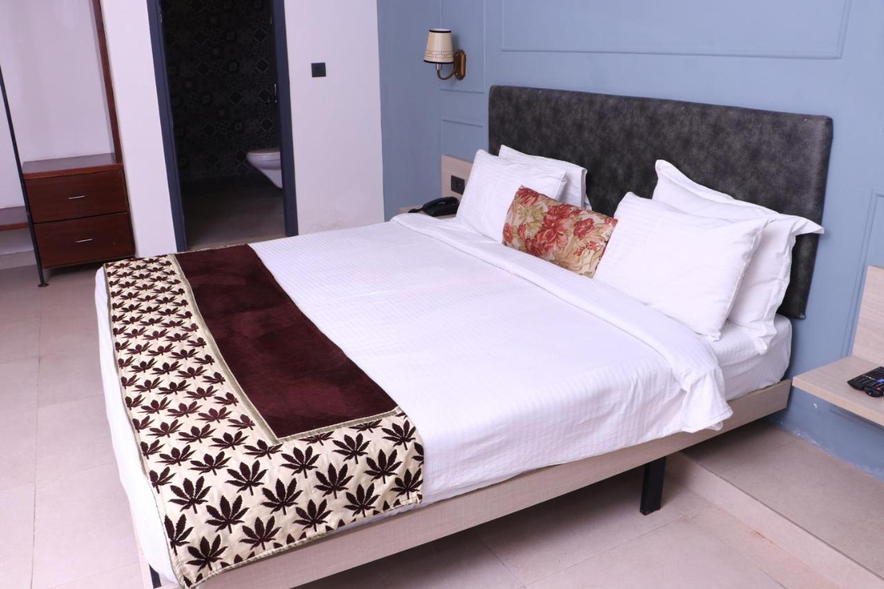 Virohaa Garden Hotel Ghaziabad Εξωτερικό φωτογραφία